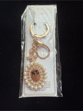 No. 5 Inspired Pearl Rhinestone Keychain Gold Tone Purse Bag Charm